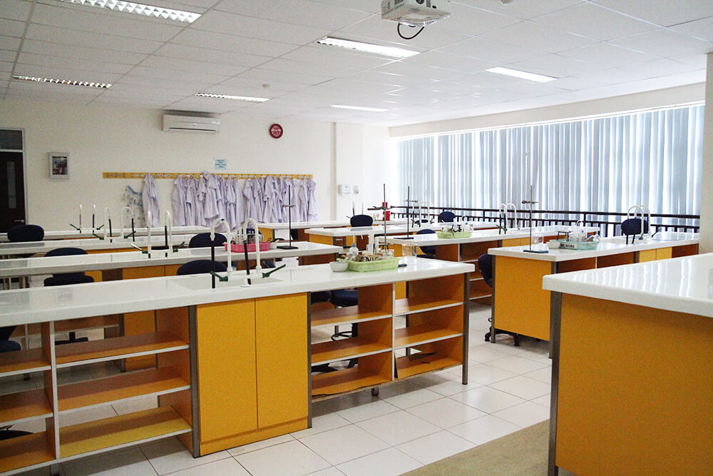 science-laboratories-03